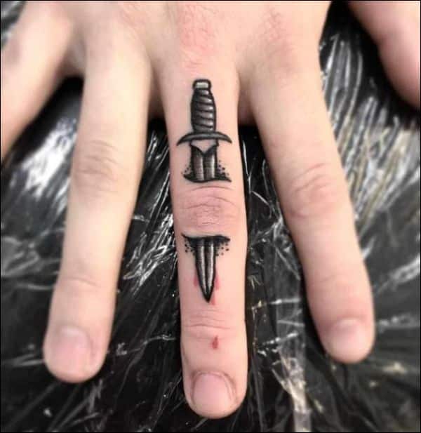 75 Incredible Dagger Tattoos
